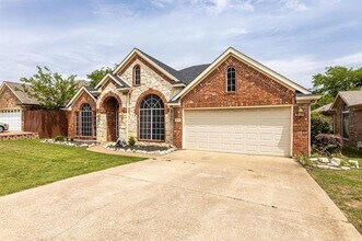 608 Laura Ln in Grand Prairie, TX - Building Photo - Building Photo
