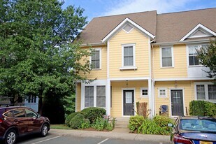 113a Melbourne Park Circle in Charlottesville, VA - Building Photo