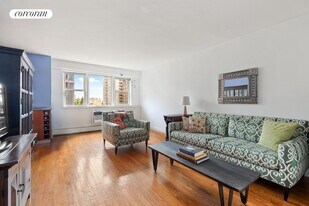 446 East 86th St in New York, NY - Building Photo