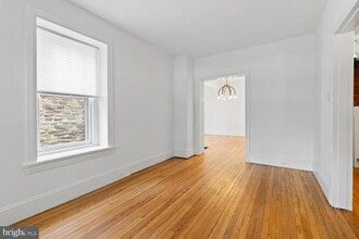 128 W Mt Pleasant Ave in Philadelphia, PA - Building Photo - Building Photo