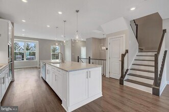 43769 Metro Ter in Ashburn, VA - Foto de edificio - Building Photo