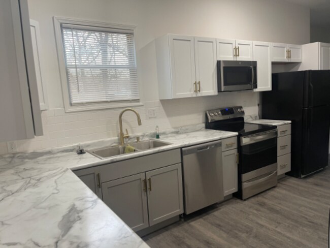 2421 Chestnut Ave in Kansas City, MO - Building Photo - Building Photo