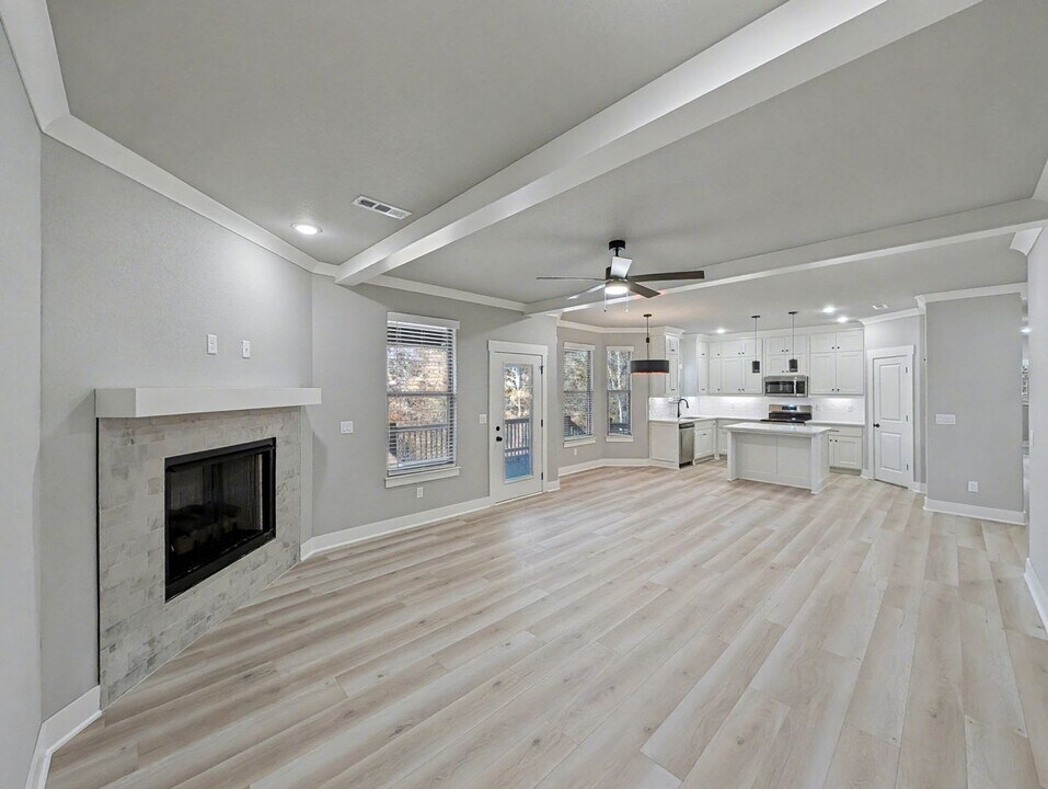 14 Pickering Dr in Bella Vista, AR - Building Photo