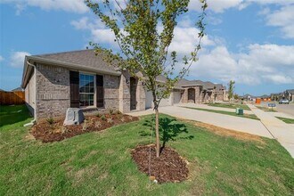 10505 Breezeway Dr in Cross Roads, TX - Building Photo - Building Photo