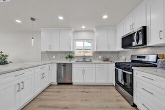 1770 Tulip Ave in Hayward, CA - Building Photo - Building Photo