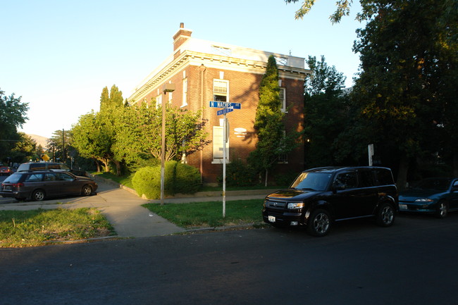 Naches Court Apartments in Yakima, WA - Building Photo - Building Photo