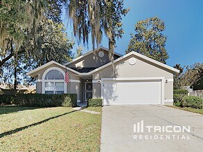 3910 Creek Woods Dr in Plant City, FL - Building Photo - Building Photo