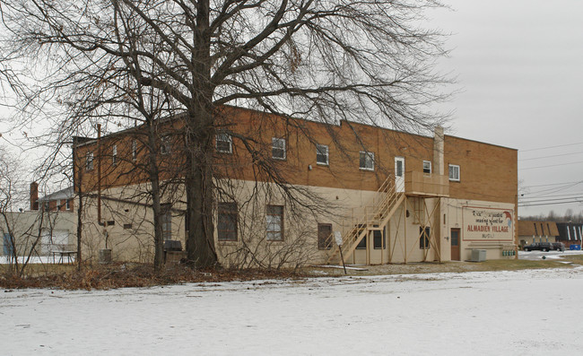 4645 Oberlin Ave in Lorain, OH - Building Photo - Building Photo