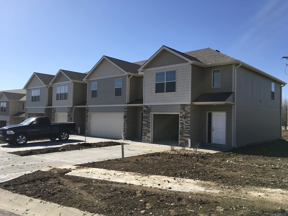 1426 NE Mary Ct in Grain Valley, MO - Building Photo