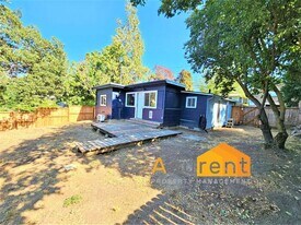 131 Coolidge St in Ashland, OR - Building Photo