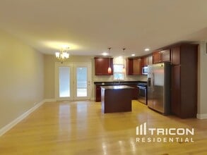 2556 Forest Glen Pkwy in Woodridge, IL - Building Photo - Building Photo