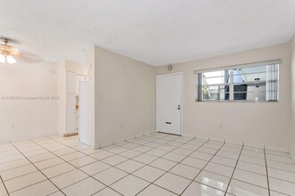 1800 SW 25th St-Unit -2102 in Miami, FL - Building Photo - Building Photo