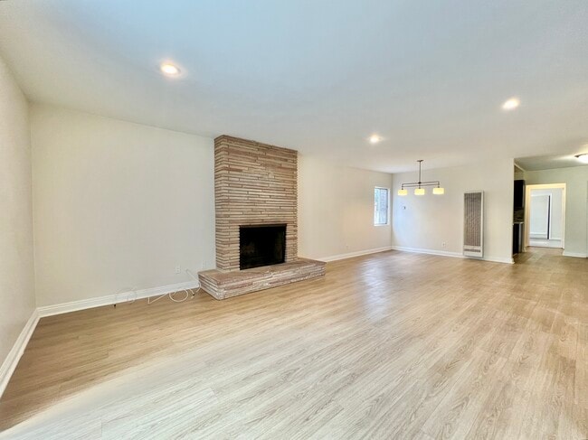 1552 Berkeley St in Santa Monica, CA - Foto de edificio - Building Photo