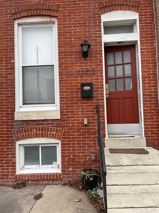 1303 W Ostend St in Baltimore, MD - Building Photo