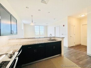 215 Stillwater Ave in Stamford, CT - Building Photo - Building Photo