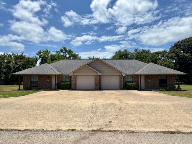 13343-13343 Country Meadow Ln in Lindale, TX - Building Photo - Building Photo