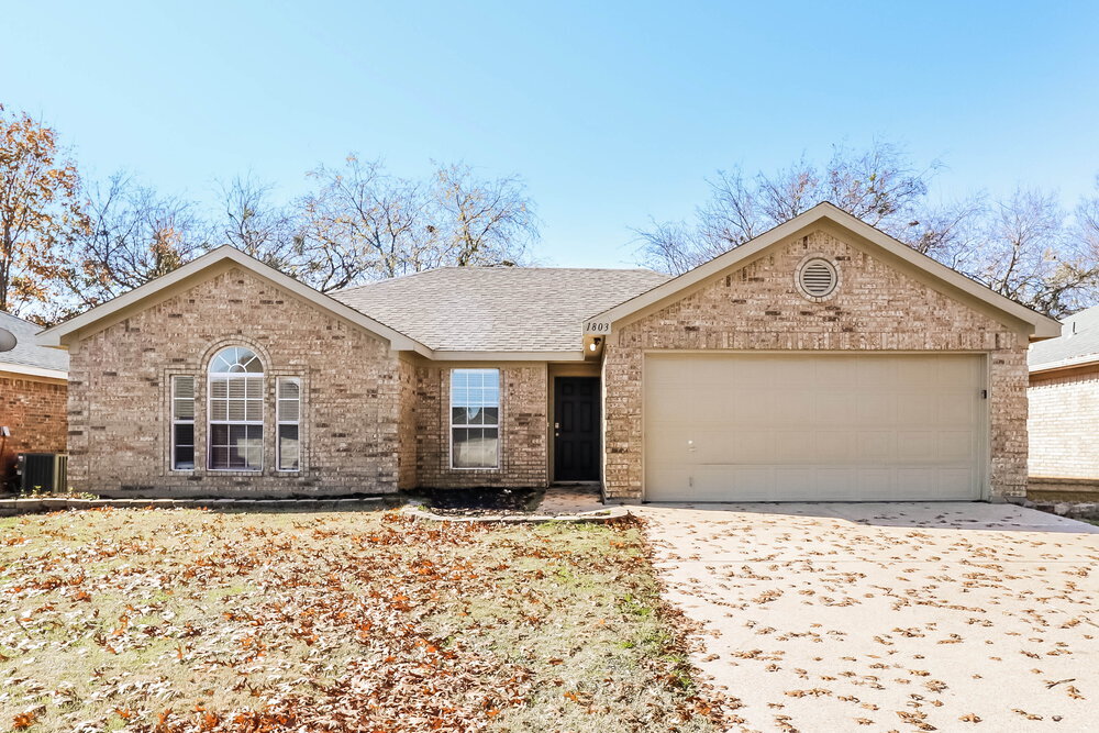 1803 Buddy Davis Ln in Mansfield, TX - Building Photo