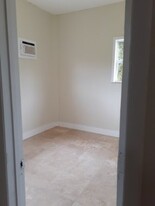 873 F Rd, Unit 4 in La Belle, FL - Building Photo