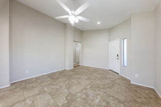 3556 W Warren Ln in New River, AZ - Foto de edificio - Building Photo