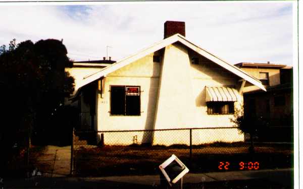 1387 W 38th St in Los Angeles, CA - Building Photo