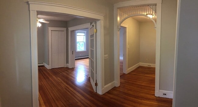 18 Oakland St, Unit 18 in Newton, MA - Building Photo - Building Photo