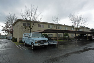 Sherwood Pointe Apartments in Madera, CA - Building Photo - Building Photo