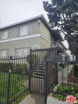 7906 San Pedro St in Los Angeles, CA - Building Photo