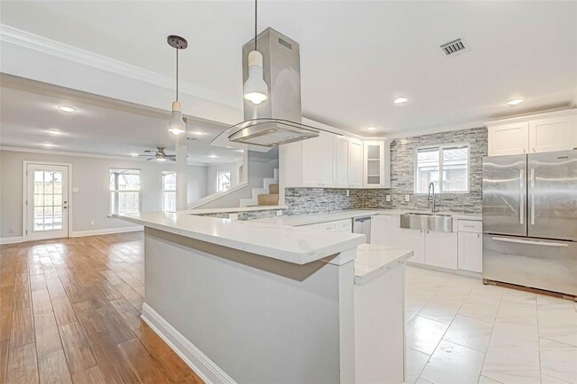 5611 Nina Lee Ln