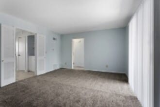 8704 Wornall Rd in Kansas City, MO - Building Photo - Building Photo