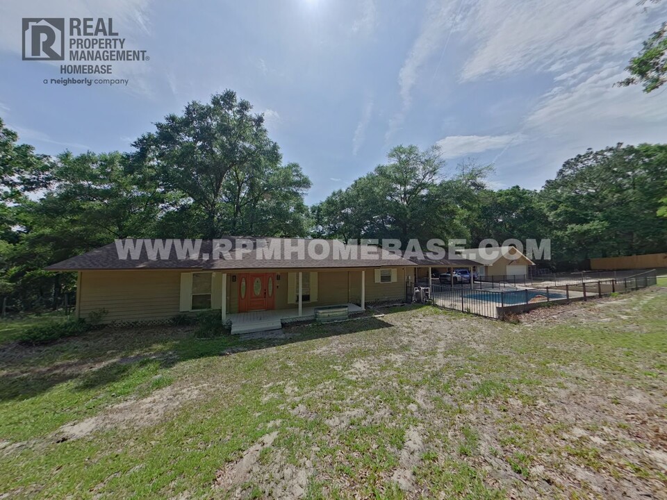 723 Adams Dr in Crestview, FL - Building Photo