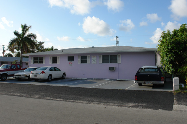 Mary Lou Apartments in Hollywood, FL - Building Photo - Building Photo