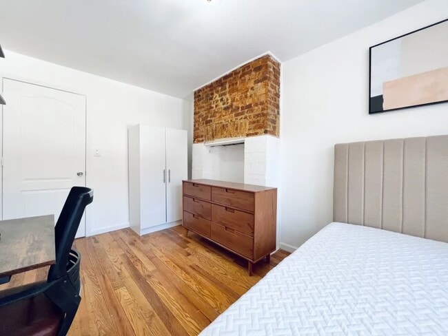 Furnished room/NOT APARTMENT in Brooklyn, NY - Foto de edificio - Building Photo
