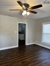 516 W Bois D Arc St in Henrietta, TX - Building Photo - Building Photo