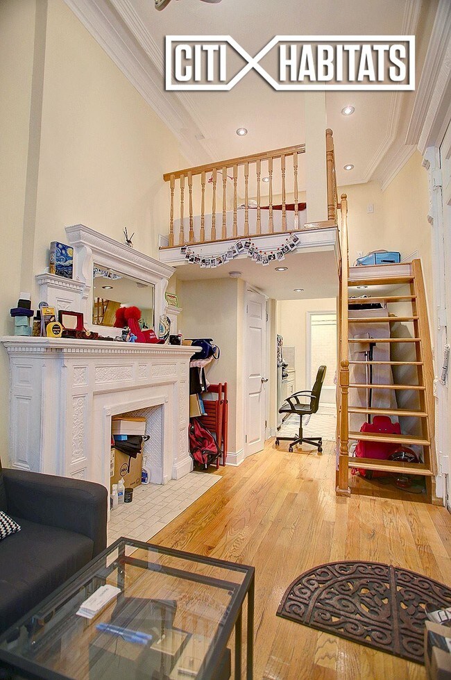 130 W 73rd St-Unit -3 in New York, NY - Building Photo - Building Photo