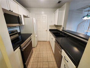 1074 Peachtree Walk NE in Atlanta, GA - Building Photo - Building Photo