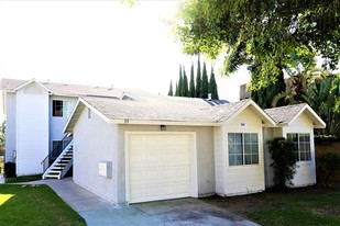 311 S Horne St in Oceanside, CA - Foto de edificio - Building Photo