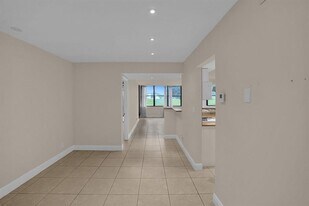 16300 Golf Club Rd, Unit 109 in Weston, FL - Building Photo