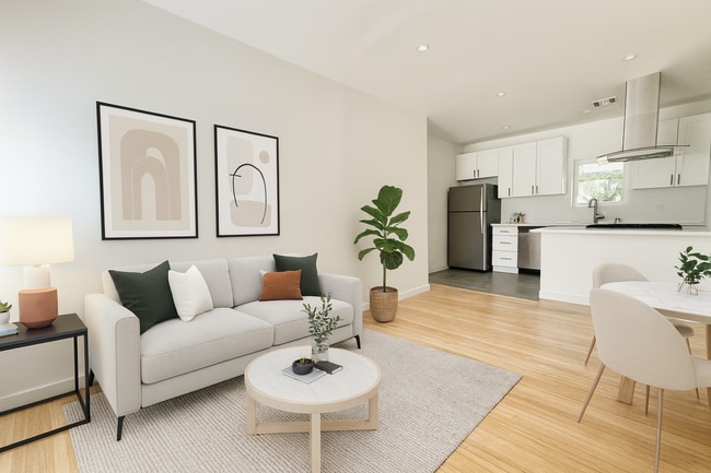 515-518 3/4 N Mariposa Ave