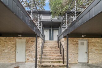 1501 Rockdale Cir in Austin, TX - Building Photo - Building Photo