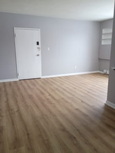 13945 Superior Rd, Unit 106 in East Cleveland, OH - Foto de edificio - Building Photo