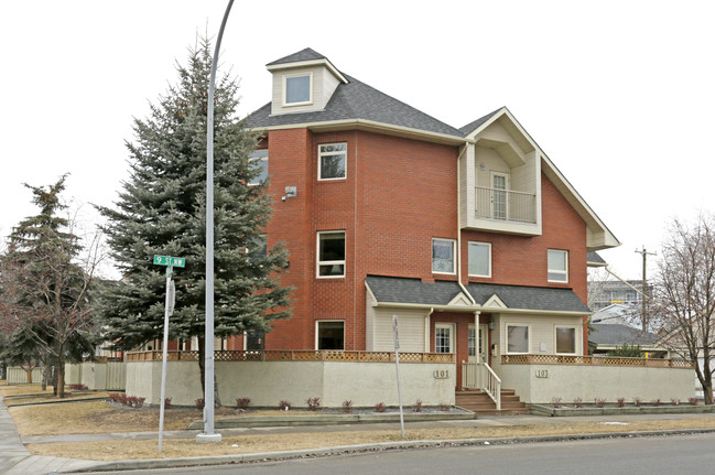 1001-1010 Memorial Dr NW in Calgary, AB - Building Photo - Building Photo