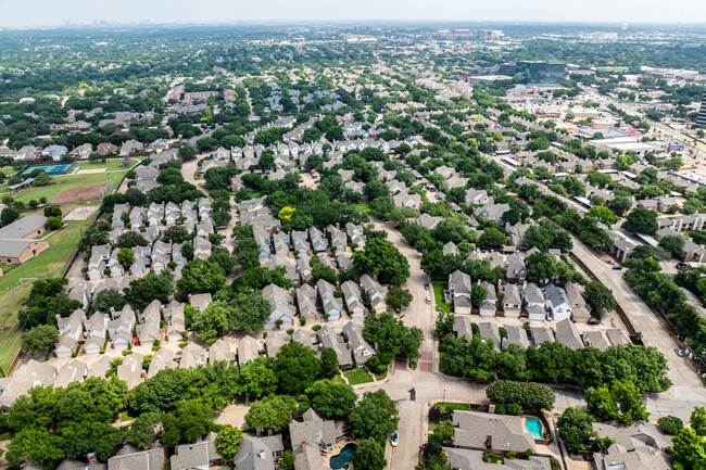 Village of Prestonwood West in Dallas, TX - Building Photo - Building Photo