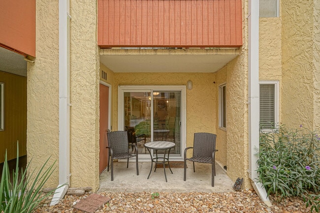 209 W Miracle Strip Pkwy in Mary Esther, FL - Building Photo - Building Photo