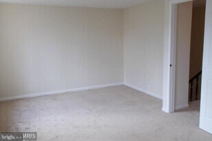 16198 Henderson Ln in Montclair, VA - Building Photo