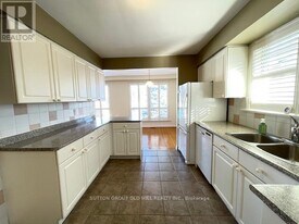 37 Tapley Dr in Toronto, ON - Building Photo