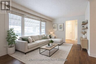 28 Paragon Rd in Toronto, ON - Building Photo - Building Photo