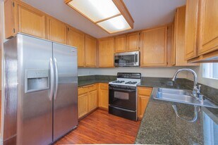 12251 Moorpark St in Studio City, CA - Building Photo