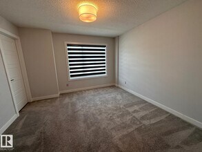 804 Welsh Dr S W in Edmonton, AB - Building Photo - Building Photo