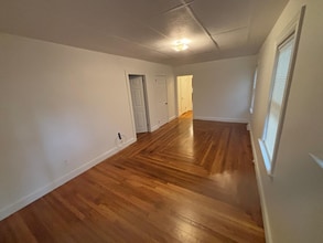 697 Willett Ave in East Providence, RI - Foto de edificio - Building Photo