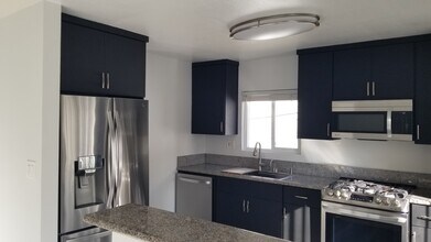 5667 Fountain Ave, Unit #8 in Los Angeles, CA - Building Photo - Building Photo